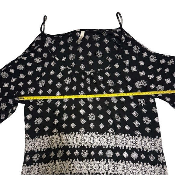 Elan Black and White Boho Pattern Open Shoulder Shirt - Picture 10 of 10